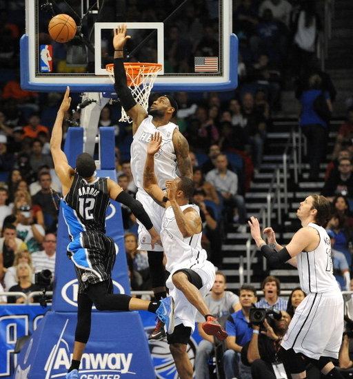  魔术连胜终结于青年军活塞  